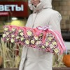 Коробка с надписью Мама розовой гипсофилой и кустовой розой