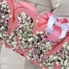 Коробка с надписью Мама и розовой и белой гипсофилой