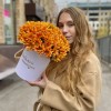 Коробка с оранжевыми хризантемами Любимой Мамочке