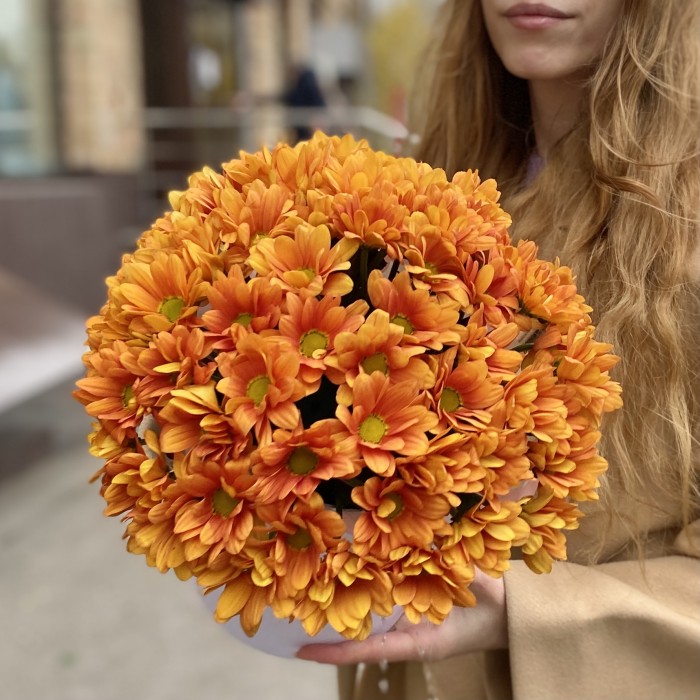 Коробка с оранжевыми хризантемами Любимой Мамочке