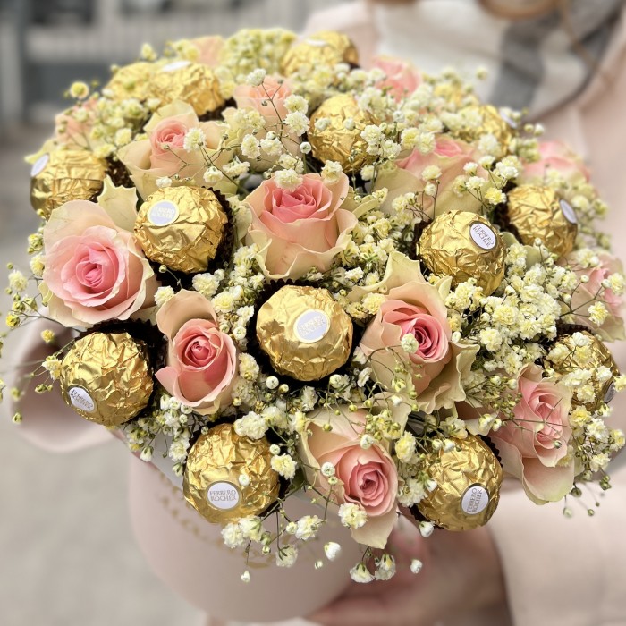 Коробка с розами Топ-Гир и конфетами Любимой Мамочке