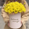 Коробка с желтыми хризантемами Любимой Мамочке