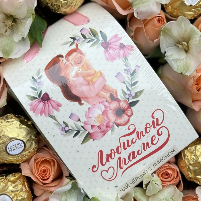 Коробка сердце с розами и конфетами Любимой Маме