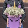 Коробка Единорог с белой гипсофилой