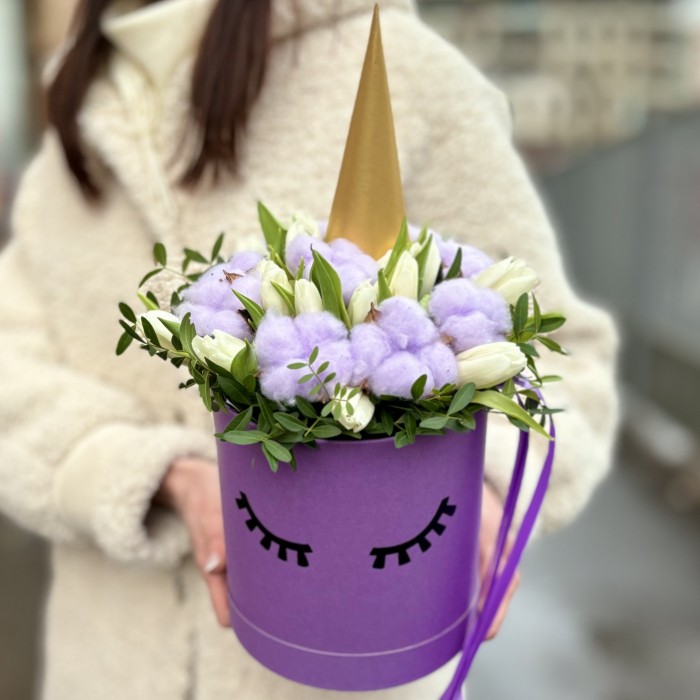 Коробка Единорог с тюльпанами и хлопком