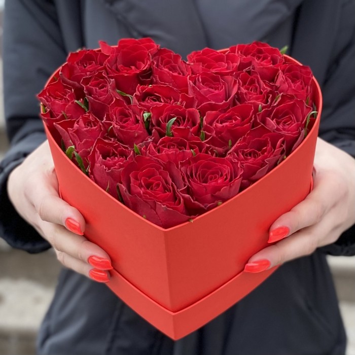 Коробка Искренняя Любовь с красными розами