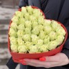 Коробка Нежное Сердце с  белыми розами
