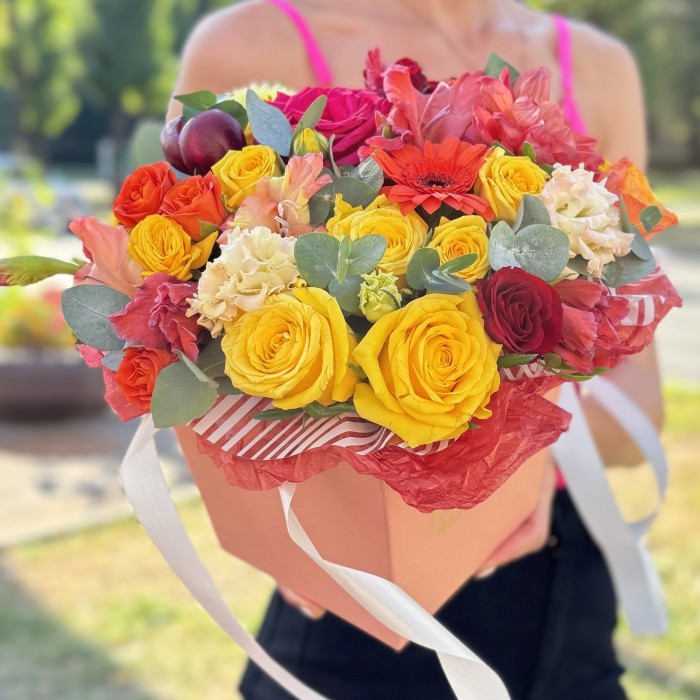 Коробка квадратная Яркий MIX