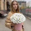 Коробка с белыми хризантемами Любимой Мамочке