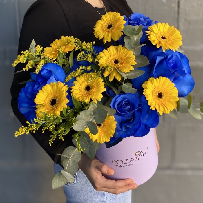 Коробка с розами и гермини Моя вселенная