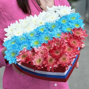 Коробка с хризантемами Люблю Россию