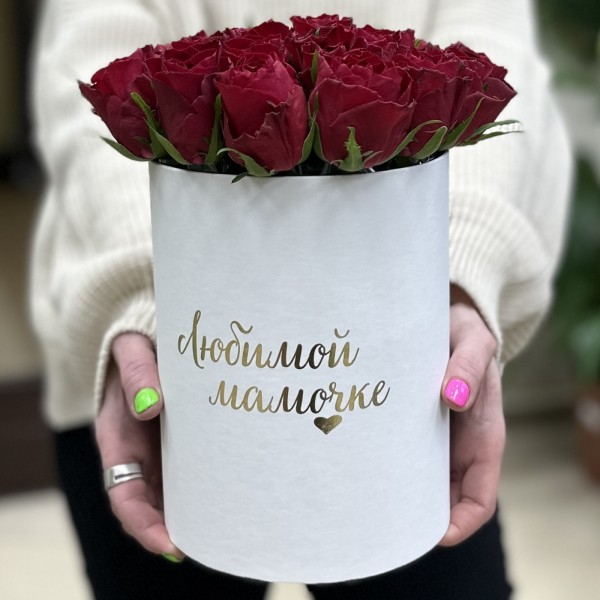 Коробка с красными розами Любимой Мамочке