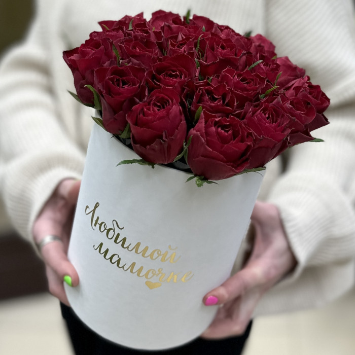 Коробка с красными розами Любимой Мамочке
