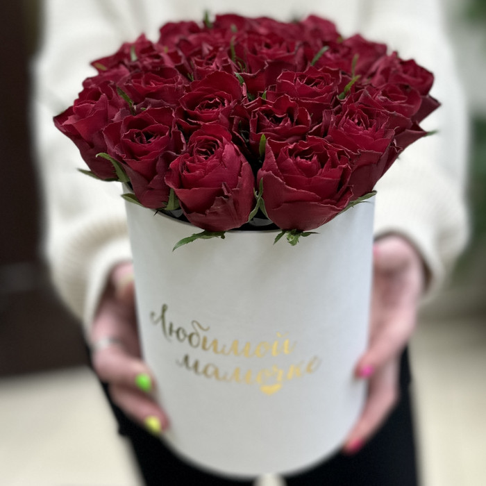 Коробка с красными розами Любимой Мамочке