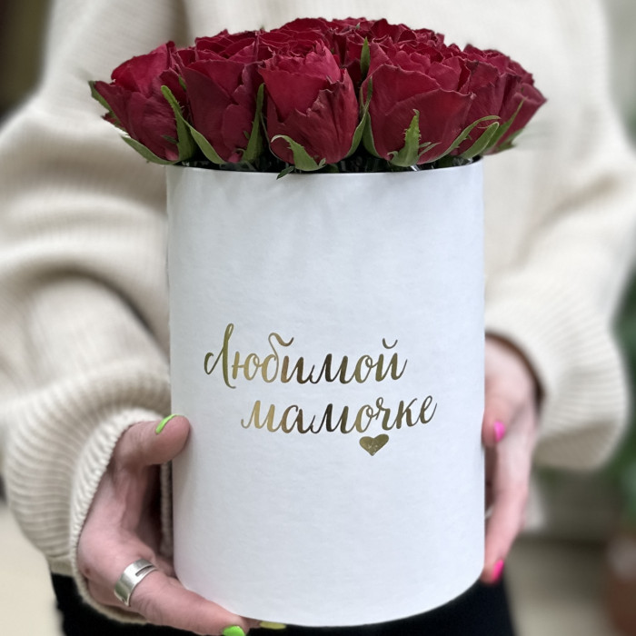 Коробка с красными розами Любимой Мамочке