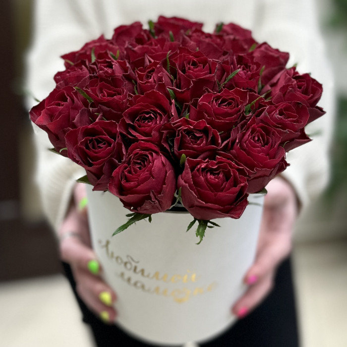 Коробка с красными розами Любимой Мамочке