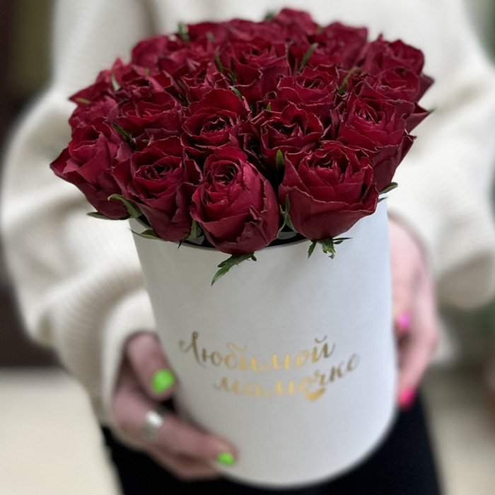 Коробка с красными розами Любимой Мамочке