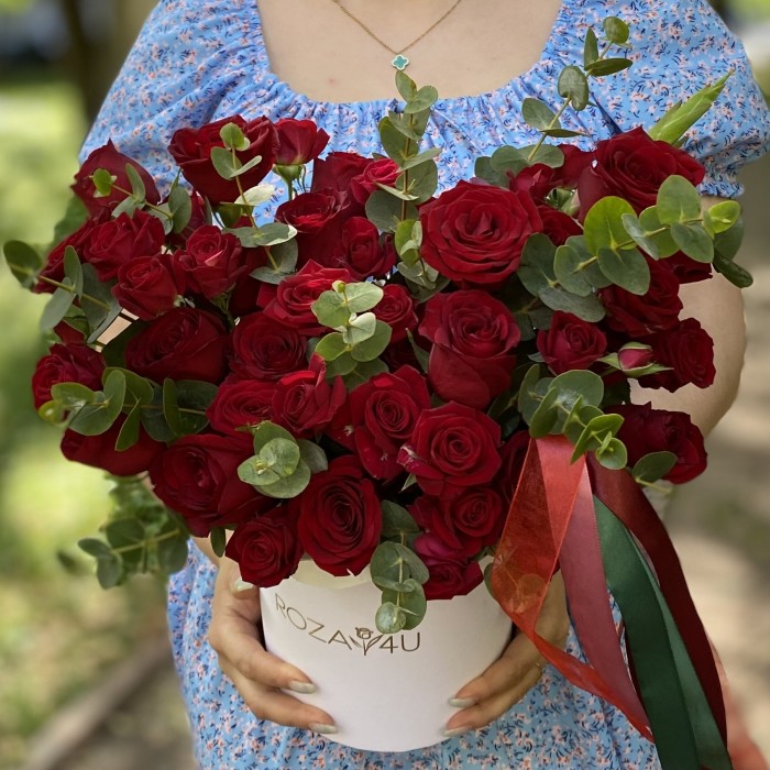 Коробка с красными розами Сила Страсти