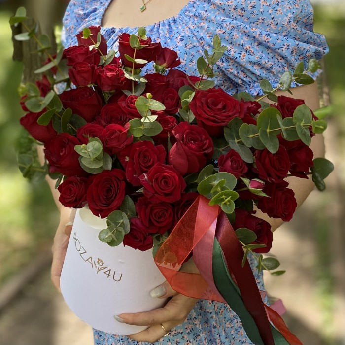 Коробка с красными розами Сила Страсти