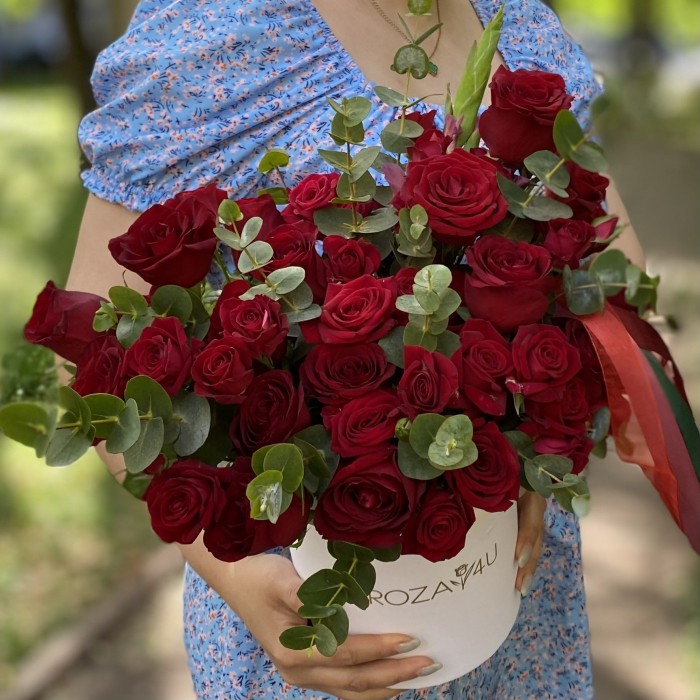 Коробка с красными розами Сила Страсти