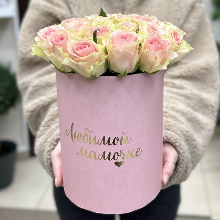 Коробка с нежными розами Любимой Мамочке