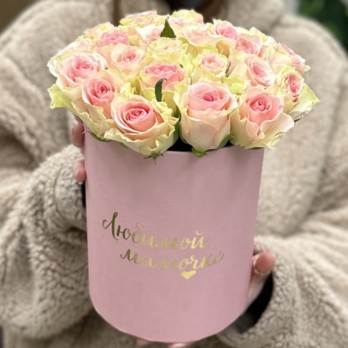 Коробка с нежными розами Любимой Мамочке