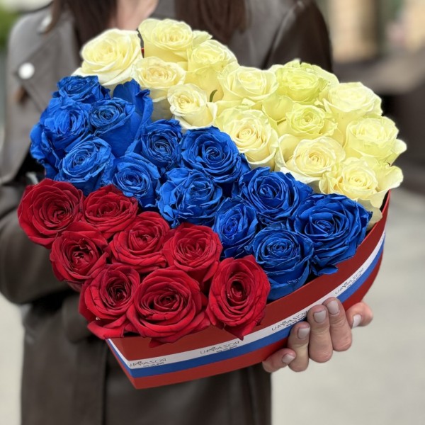 Коробка с розами Люблю Россию