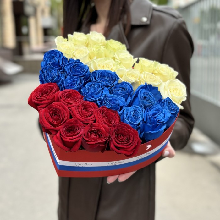 Коробка с розами Люблю Россию