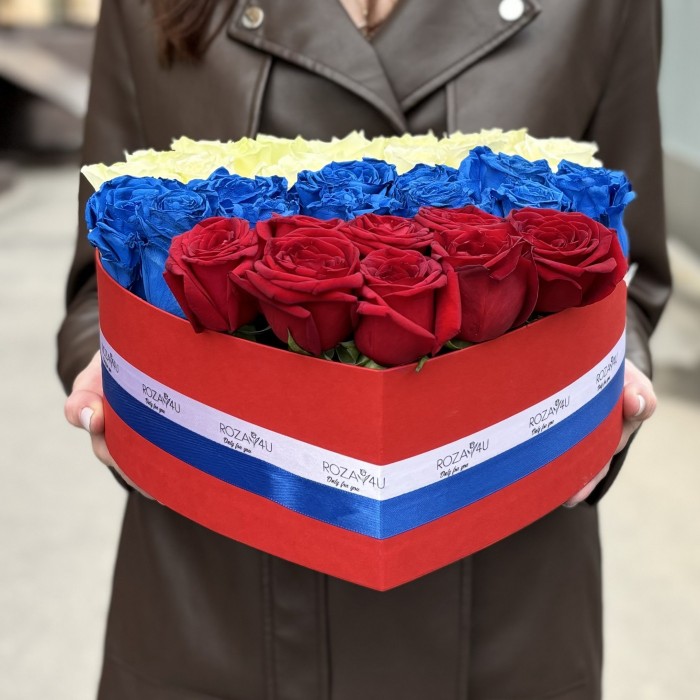 Коробка с розами Люблю Россию