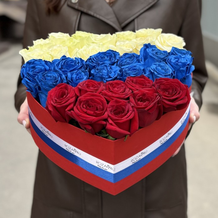 Коробка с розами Люблю Россию