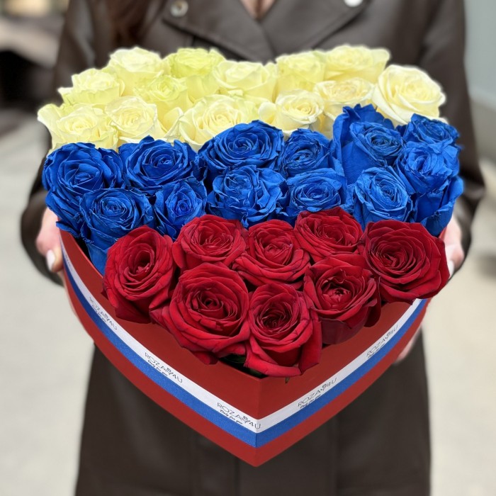 Коробка с розами Люблю Россию