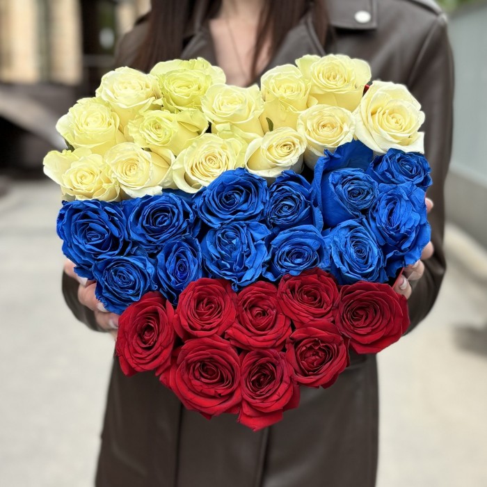 Коробка с розами Люблю Россию