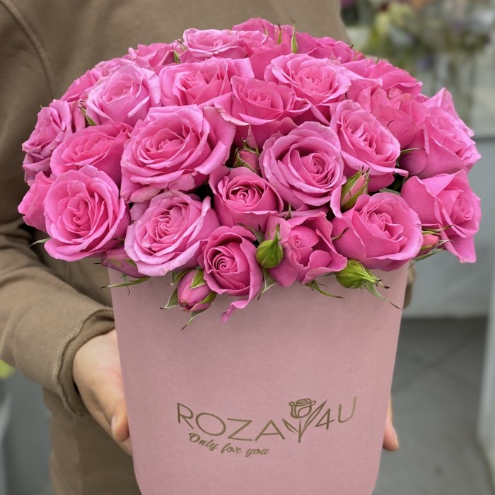 Коробка с розовыми кустовыми розами Эйлин