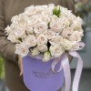 Коробка с розовыми кустовыми розами Роял Порцелина