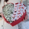Коробка Сердце с Гипсофилой и  конфетами Рафаэлло