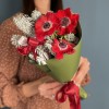 Корпоративный новогодний букет с красными анемонами
