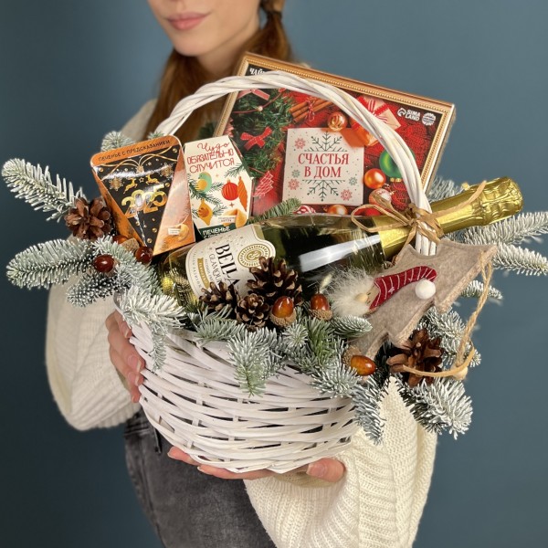 Новогодняя корзина Счастья с предсказанием