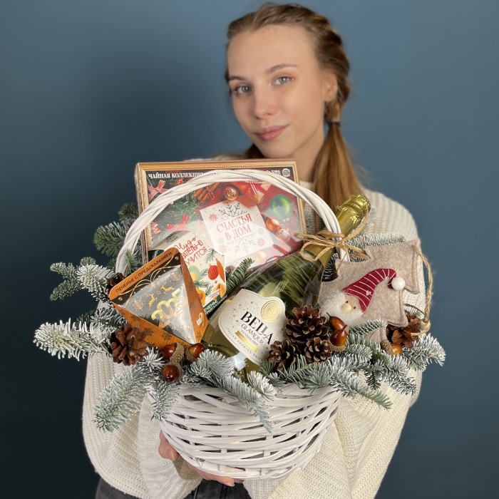 Новогодняя корзина Счастья с предсказанием