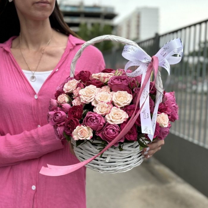 Корзина с кустовыми розами Клубничное Суфле