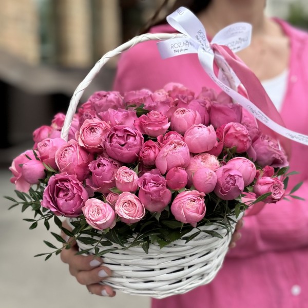 Корзина с кустовыми розами Яркое Воспоминание