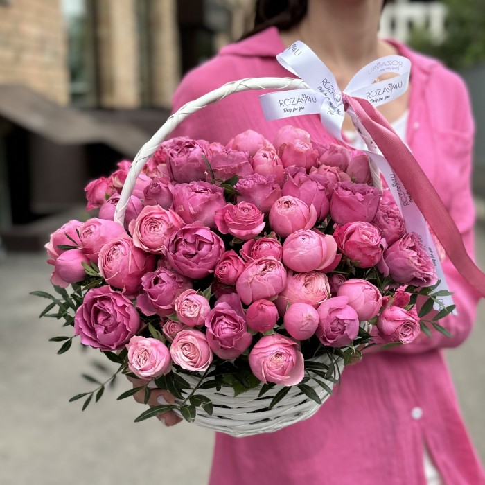 Корзина с кустовыми розами Яркое Воспоминание