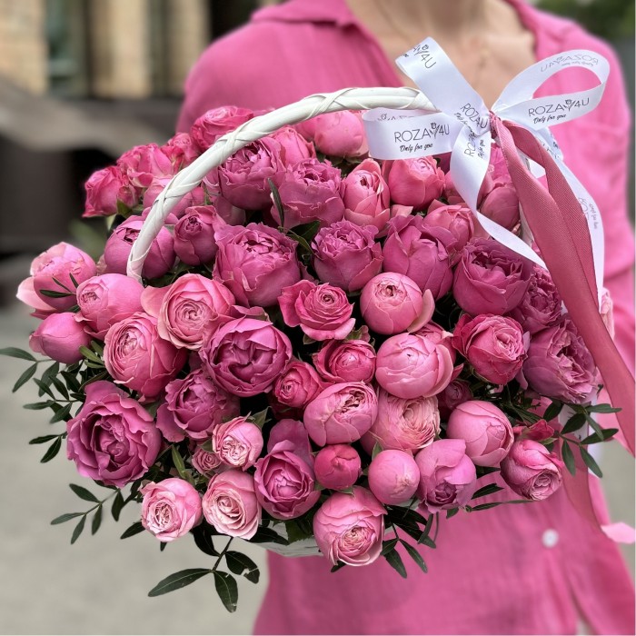 Корзина с кустовыми розами Яркое Воспоминание