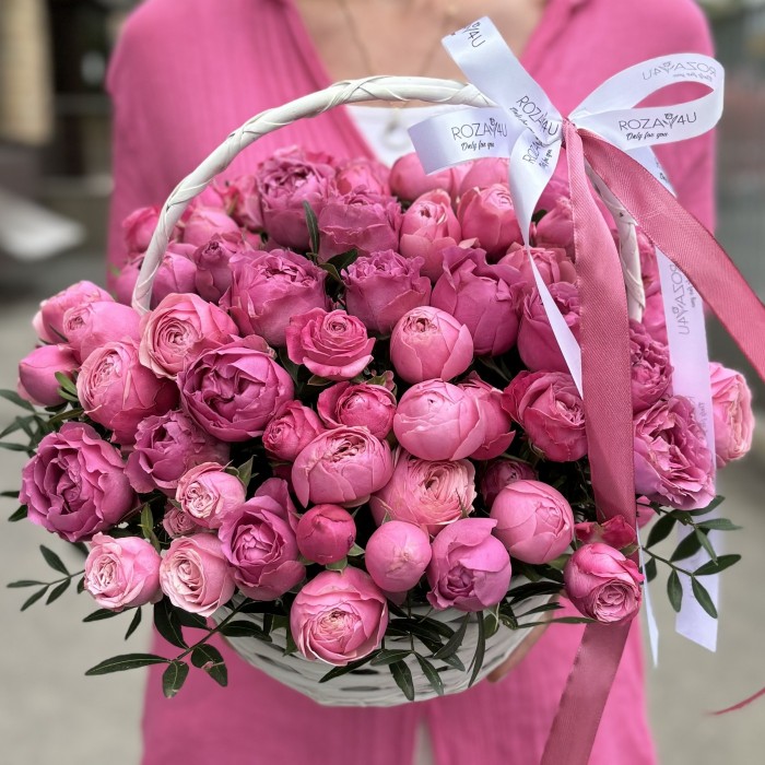 Корзина с кустовыми розами Яркое Воспоминание