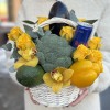 Корзина с овощами и энергетиком