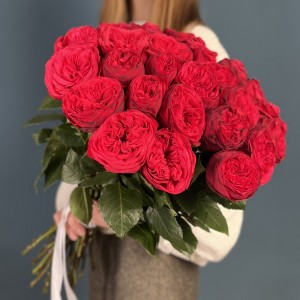 Красные пионовидные розы Ред Пиано  50 см