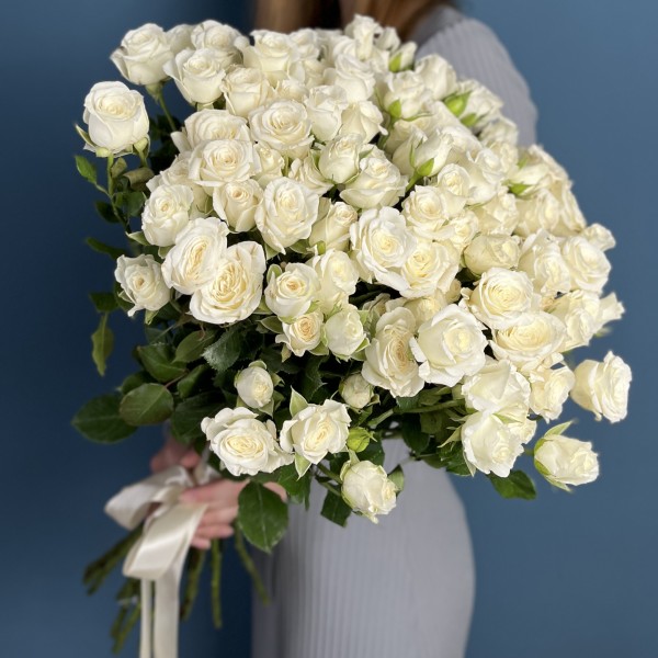 Кустовая белая роза Сноуфлейк 60 см