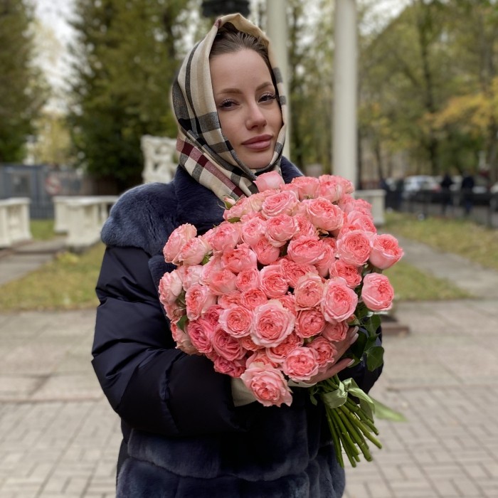 Кустовая пионовидная роза Фемке