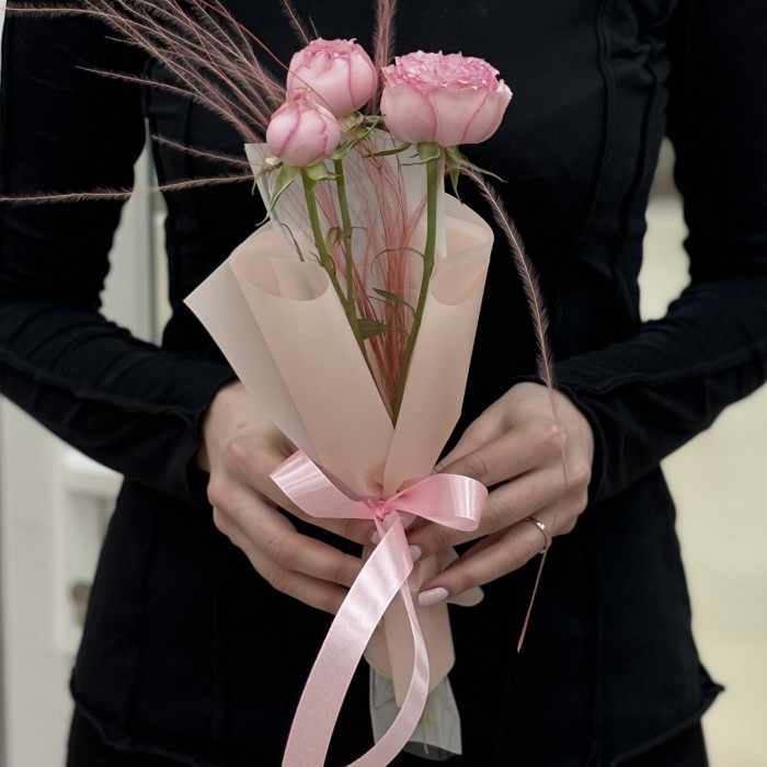 Кустовая пионовидная роза Пинк Блоссом в упаковке