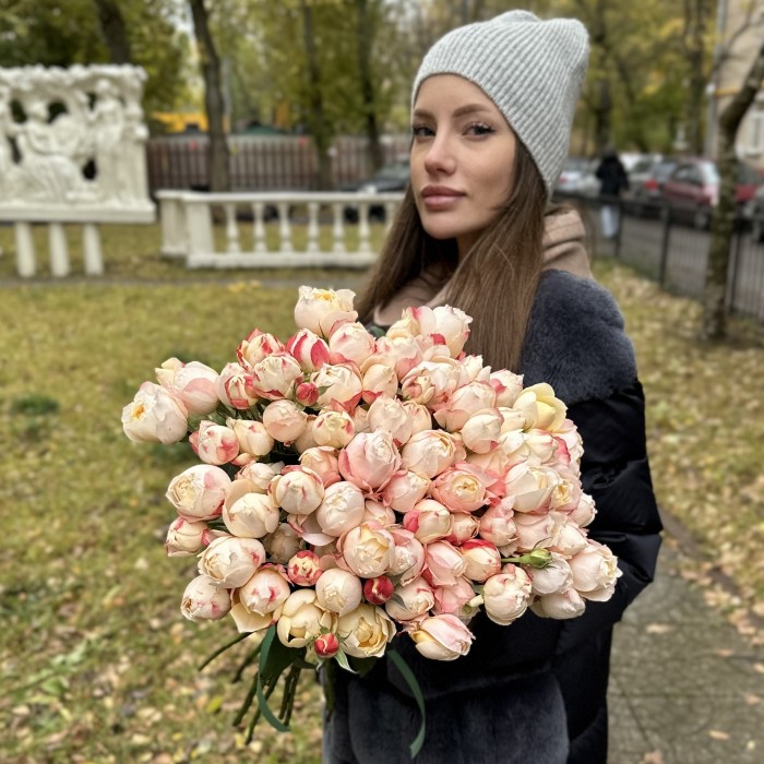 Кустовая пионовидная роза Принцесса Суки