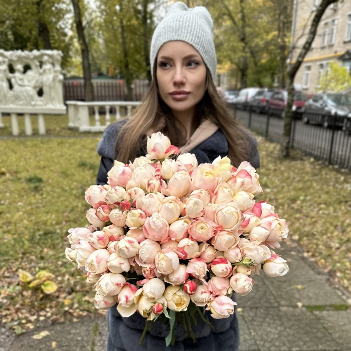 Кустовая пионовидная роза Принцесса Суки